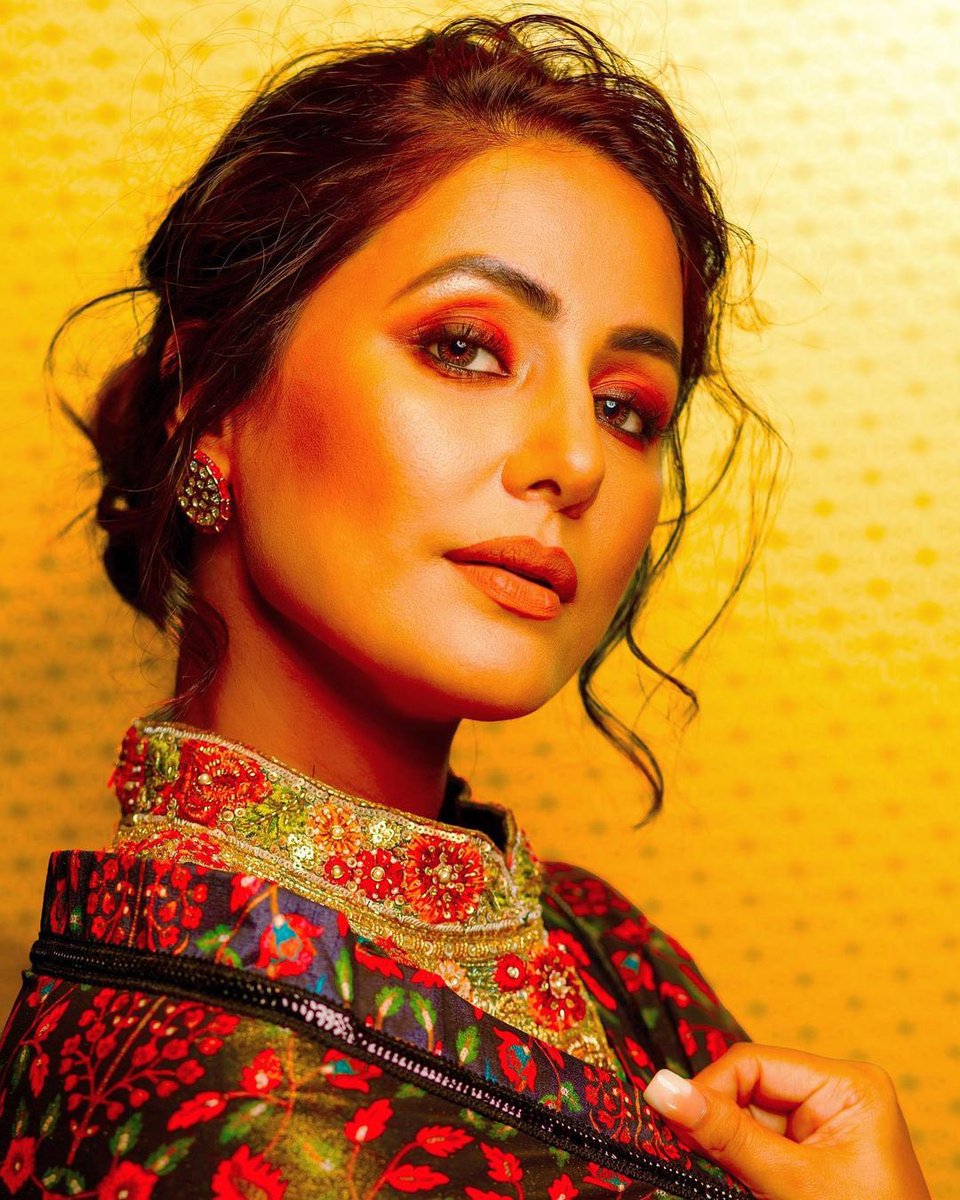 htcity's tweet photo. We’re totally in love with @eyehinakhan’s dramatic eyes!😍

#hinakhan #SaturdayFeeling #saturdayvibe #saturdayonfleek #saturdayshenanigans #saturdaymood https://t.co/YAs86bde8Y