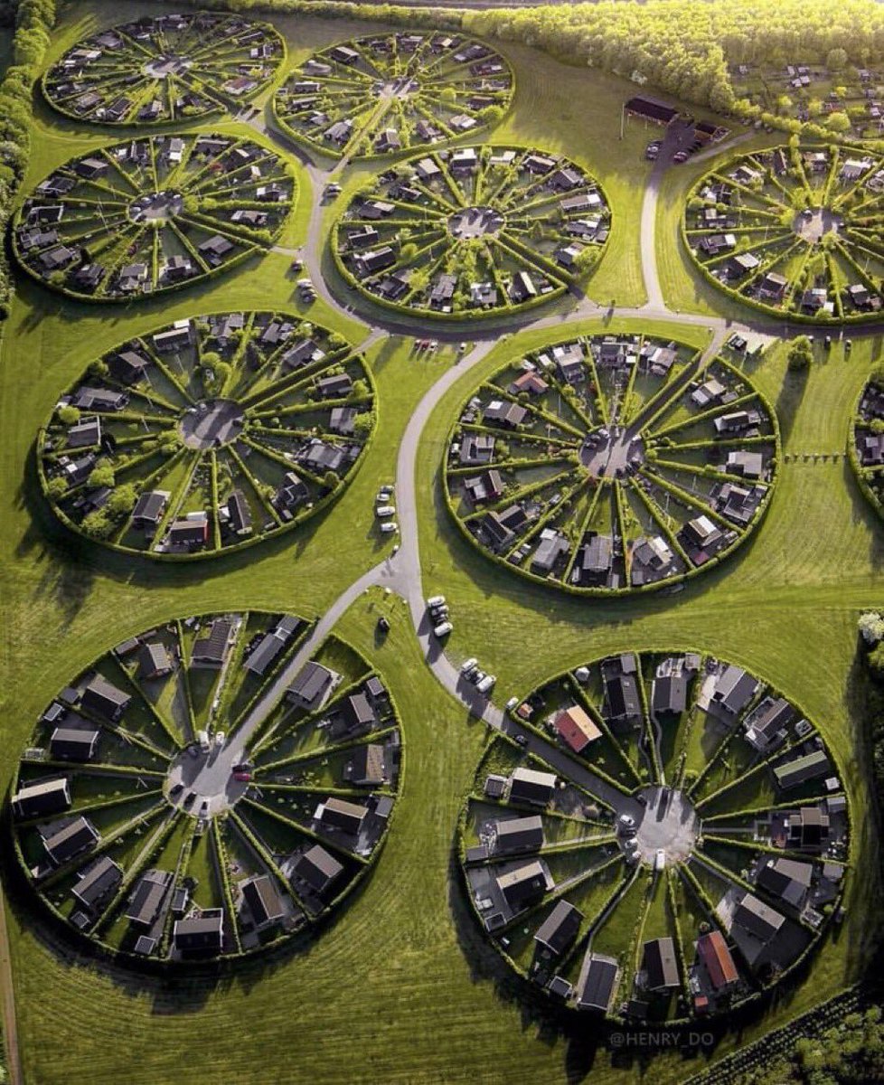 Mustafa Kemal Atatürk'ün 1937 yılında hazırlattığı ideal cumhuriyet köyü projesi ve şu an İskandinav ülkelerindeki köylerin yerleşim planı.