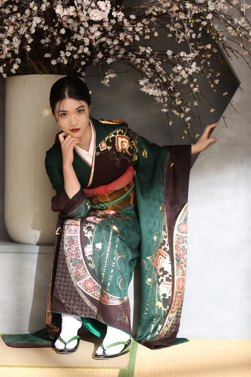 yuki_maki_0705's tweet photo. さっき載せたの好評で嬉しい🥺
こちらは背景がめちゃかっこいいやーつ。
やばいよな????
好きだわー。最高だわー。
って思いながら撮ってもらってました🤣💕
レタッチだけ素人(私)クオリティーなのはご愛嬌🙏
本当おすすめのスタジオ!!✨
#aimme https://t.co/QKnhyDo37L