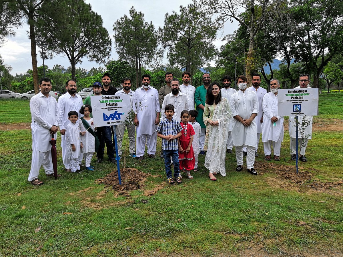 LMKRNews's tweet photo. “He who plants a tree. Plants a hope.” - Lucy Larcom
This Independence Day we are planting trees for a #CleanandGreen Pakistan.
#PlantforPakistan  #TreePlantationpakistan #IndependenceDay #14thAugust #PakistanIndependenceDay #PakistanZindabad #GoGreen #LMKR https://t.co/civAmuV1fe