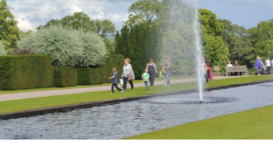 WestminsterFdn's tweet photo. The gardens of Eaton Hall will be opened on 29 August for one day only, to raise funds for @CYC_youngcarers
All tickets must be booked in advance. Pre-book via https://t.co/R4OAOnYcAy
#EatonHall #CharityOpenDay 🌼🌿 https://t.co/eCCRN29TzF