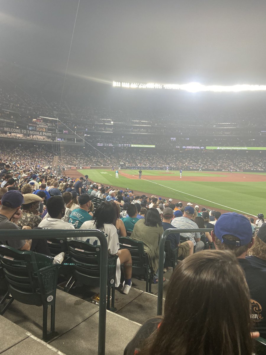 Gio30306457's tweet photo. @Mariners went to the game and had a BLASTTT best firework ever! https://t.co/nw8QnWmWL6