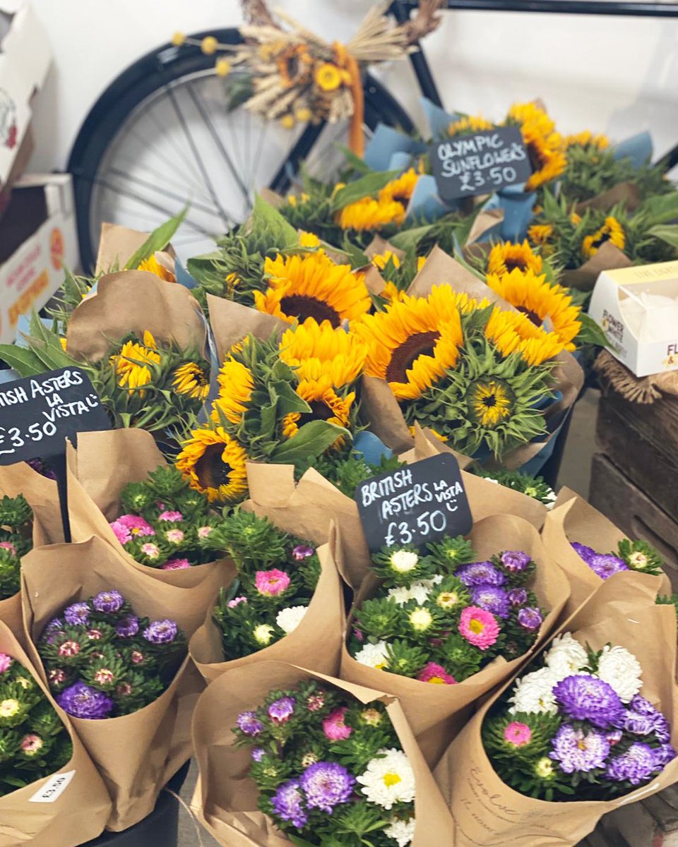 @Vinehousefarm all stocked up this weekend if you fancy some of the British summers finest 🌻👀 Did you know a young sunflower’s face follows the sun from sunrise to sunset every day and repeats the cycle until maturity? #flower #facts #evolveflowers #summer #flowers #farmshop