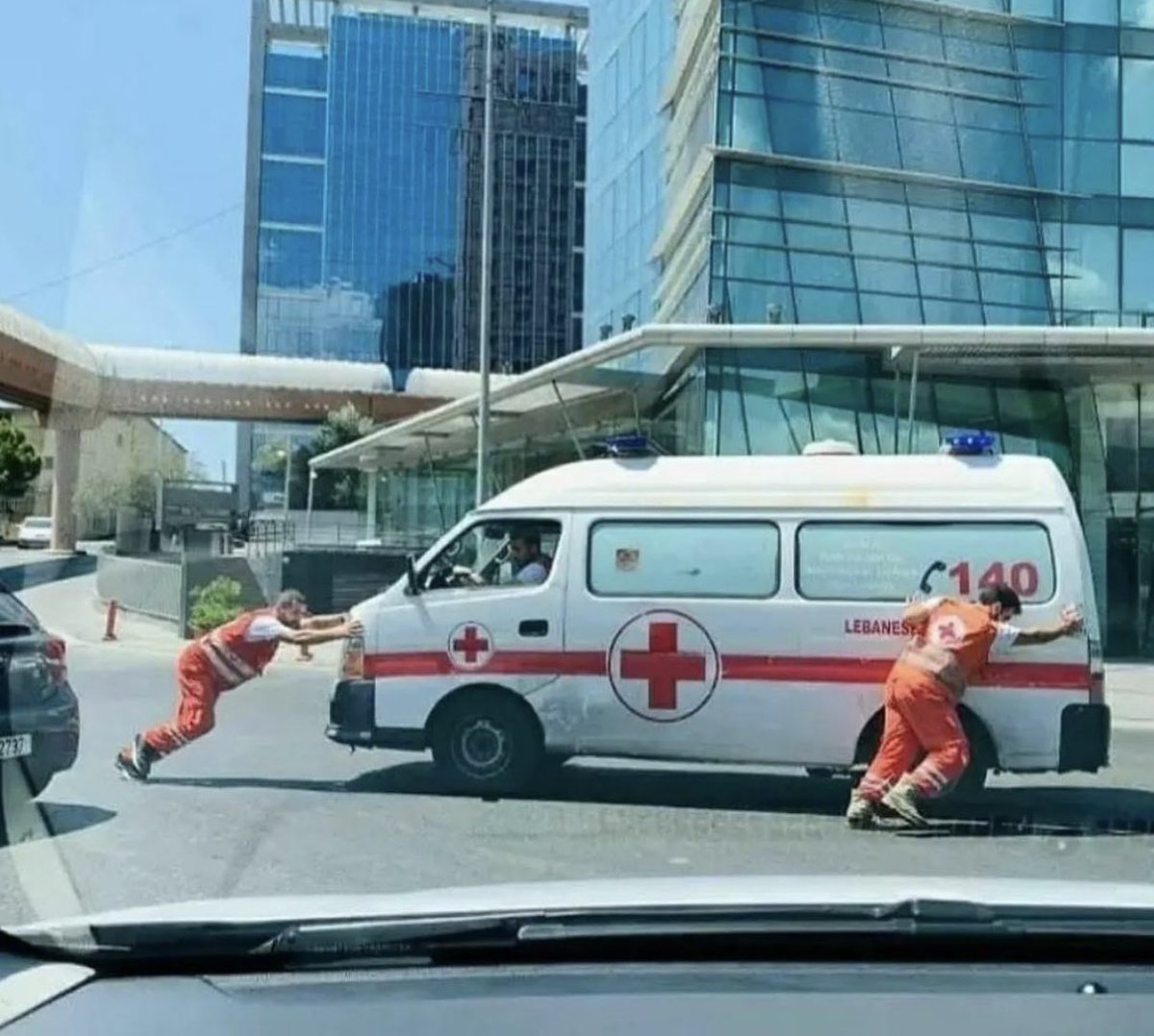 No fuel means - no electricity, no transportation, no hospitals, no safe food, no drinking water, no businesses.   4million+ people in Lebanon are at risk. #lebanon 🇱🇧