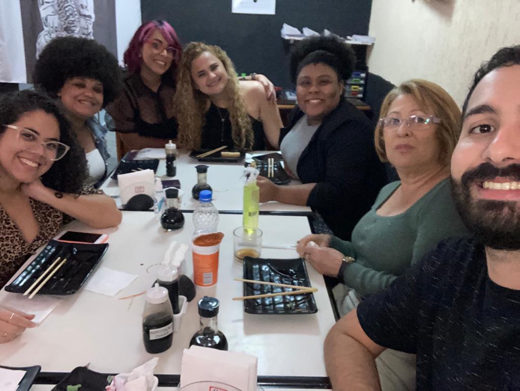debora_farias's tweet photo. Esse ano superou todas as minhas expectativas... 3 comemorações de aniversário, duas delas sendo surpresa 💓 https://t.co/DxtPhgo8Do