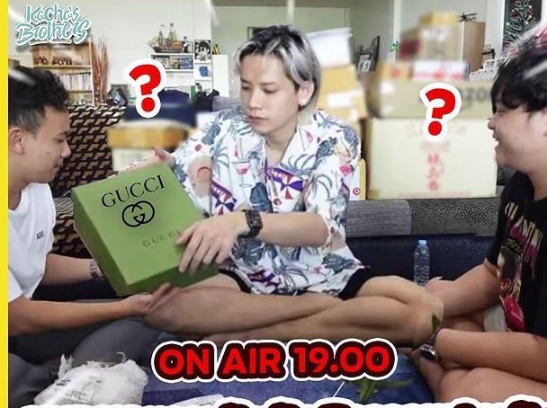 AoAeySureeAey's tweet photo. เอาจริงมองยังไงก็เหมือน ศิษยานุศิษย์เอาของมาถวายเจ้าพ่อ 😂😂😂😂 #kachanontanun #Kachasbrothers #BeHappyKacha31st https://t.co/nC885U8Glk