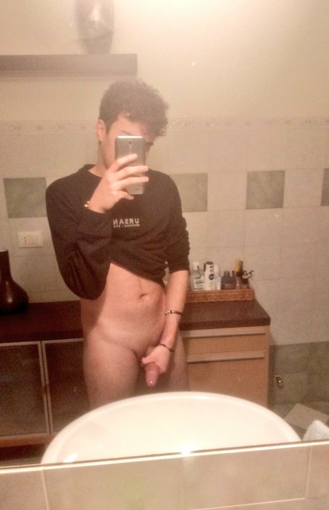 PINNA99_'s tweet photo. New Pinna pinned🦖

🔸 Not new on nsfw tw
🔸 He/Him
🔸 Italy 🇮🇹
🔸 22
🔸 Straight
🔸 5'9

♡ and ⟳ to be mutuals🤗 https://t.co/CXrAoxk4S4