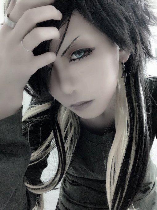 男装コスプレイヤーのtwitterイラスト検索結果