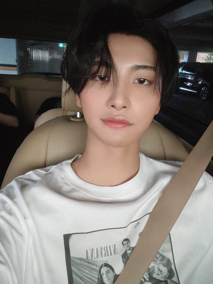 SEONXHWA's tweet photo. 🤍🤍 https://t.co/Kv6dofAzx5