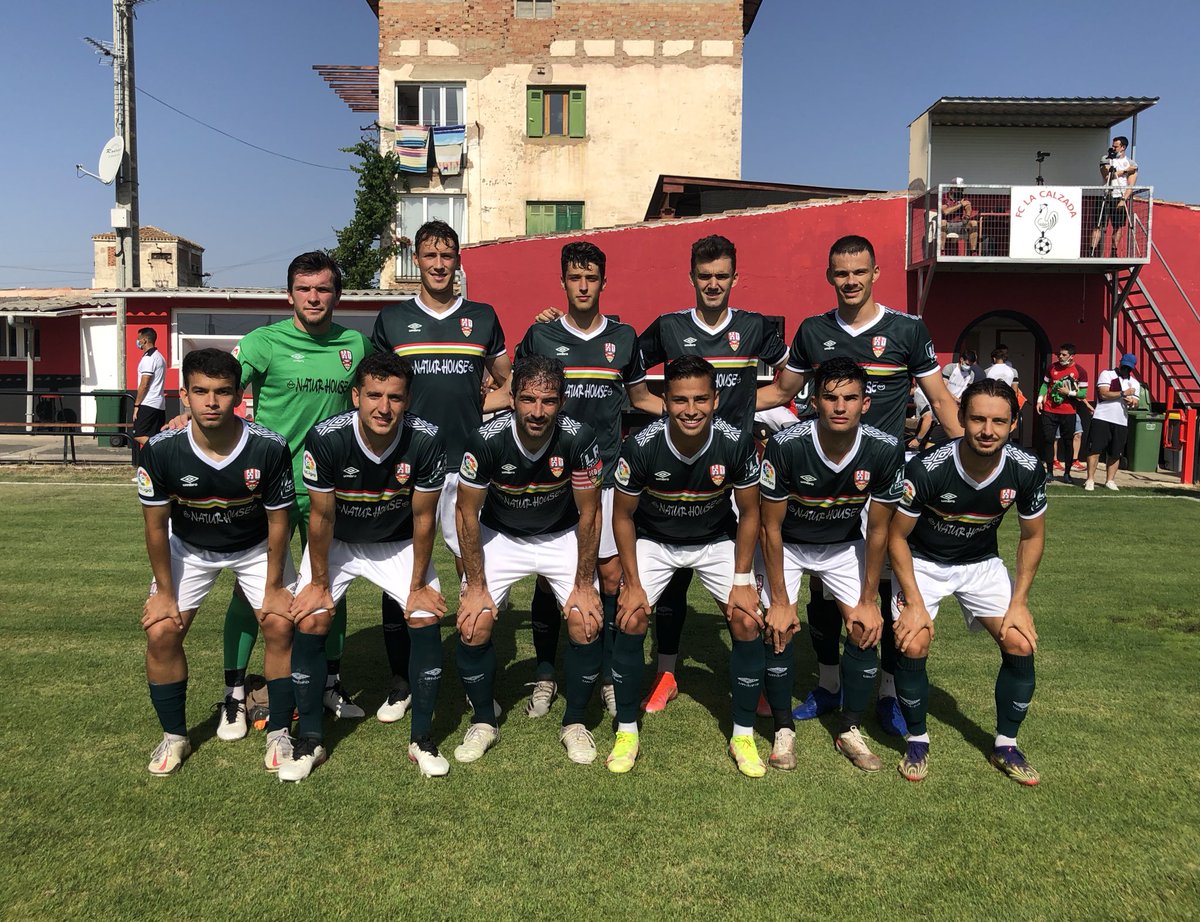 UDLogrones's tweet photo. Estos son nuestros once chicos que saltarán al césped para enfrentarse a @FCLaCalzada y al calor. 🥵👊🏻

#LaCalzadaLogroñés #PasiónBlanquirroja 🤍❤️ https://t.co/dhH6uhRh7r