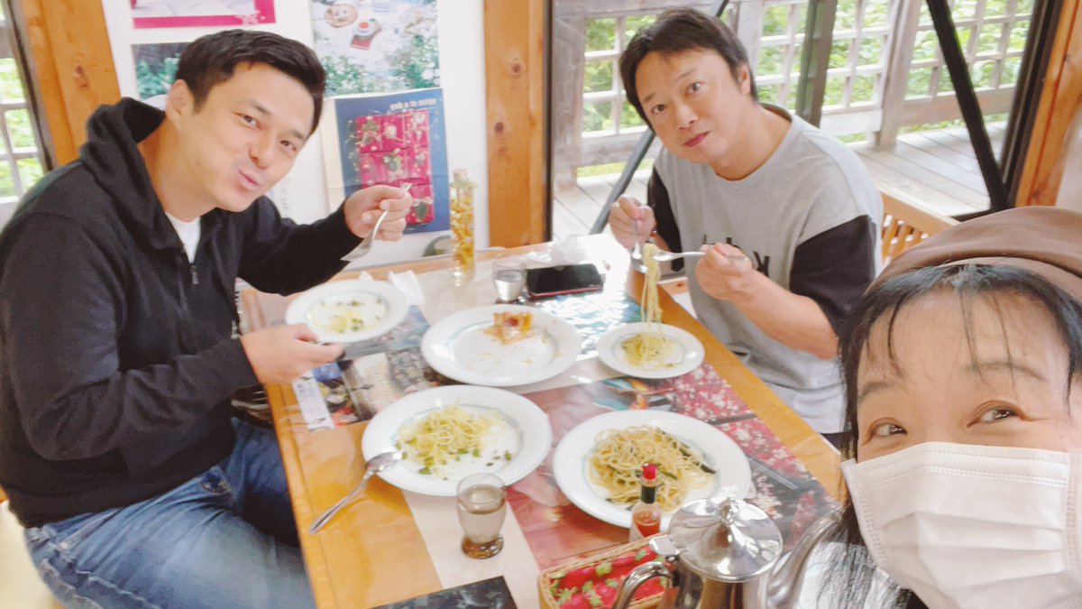 takko_cafe's tweet photo. 今日は久々に来てくれたお友達が田子町料理を楽しんでくれました💕
雨なのにありがとうございますヽ(‘ ∇‘ )ノ
ピザ、ふきのとうパスタ、わらびパスタ。 https://t.co/rKkfGRiJE2
