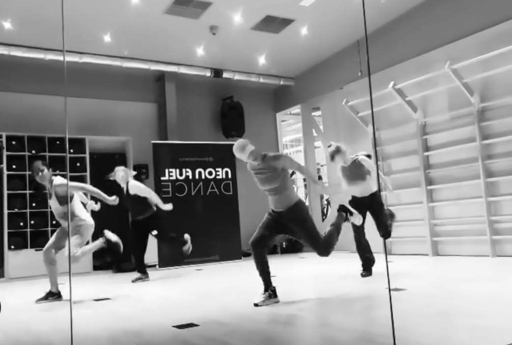 NatashaBDoc's tweet photo. First Saturday off in ages so able to return to one of my favourite things - street dance with @neonfuel - only my second time back in 10 years. Going to be in pain in the morning 🤣🥳 https://t.co/Lj25d1zxkX