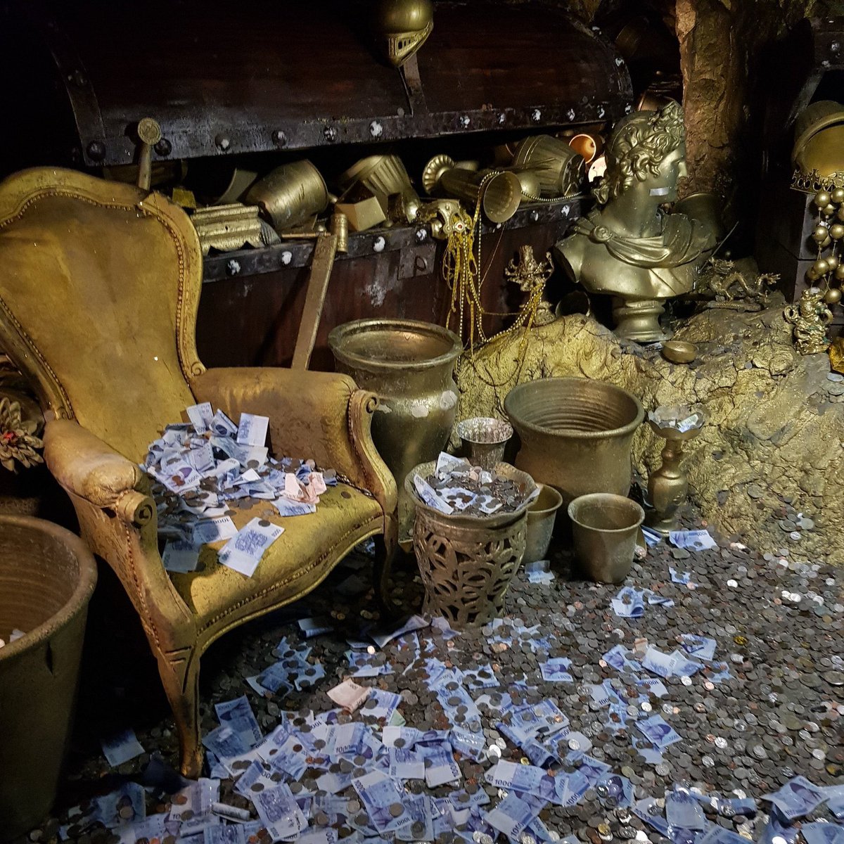 이거 돈짤 확실해요 이거 알티하고 어떤분이 포카 일괄 56000원 사가셨음요 
알티하세요 여러분