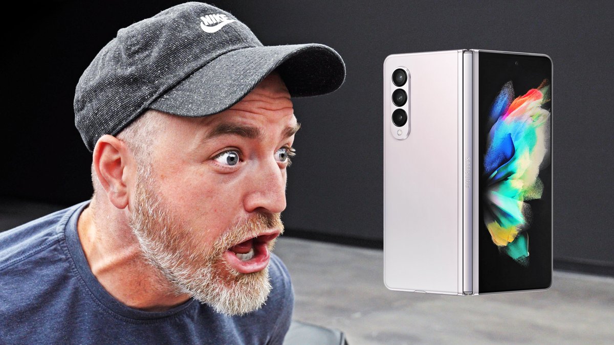 UnboxTherapy's tweet photo. Samsung Galaxy Z Fold 3 is the BEST Smartphone EVER - https://t.co/RFMWbv7jAP https://t.co/HNuZ7w3fIL