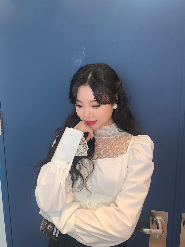 she doesn't deserve it #GIDLEisSIX