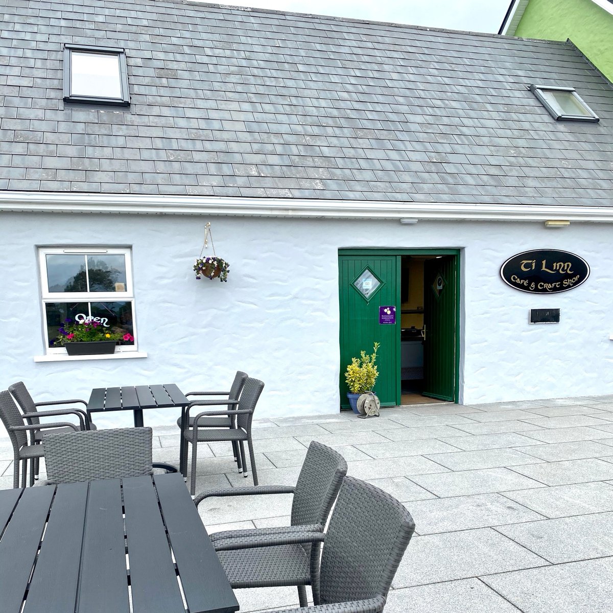 slieveleague_'s tweet photo. Browse our selection of locally produced crafts and gifts, grab a takeaway to enjoy at the Cliffs or relax outside with an Ice Cream on our Outdoor dining area 🤩

Join us at Ti Linn Cafe &amp; Gift Shop until 6pm daily

#slieveleague #sliabhliag #tilinn #slieveleaguecliffs  #donegal https://t.co/5ymsVEBxlA