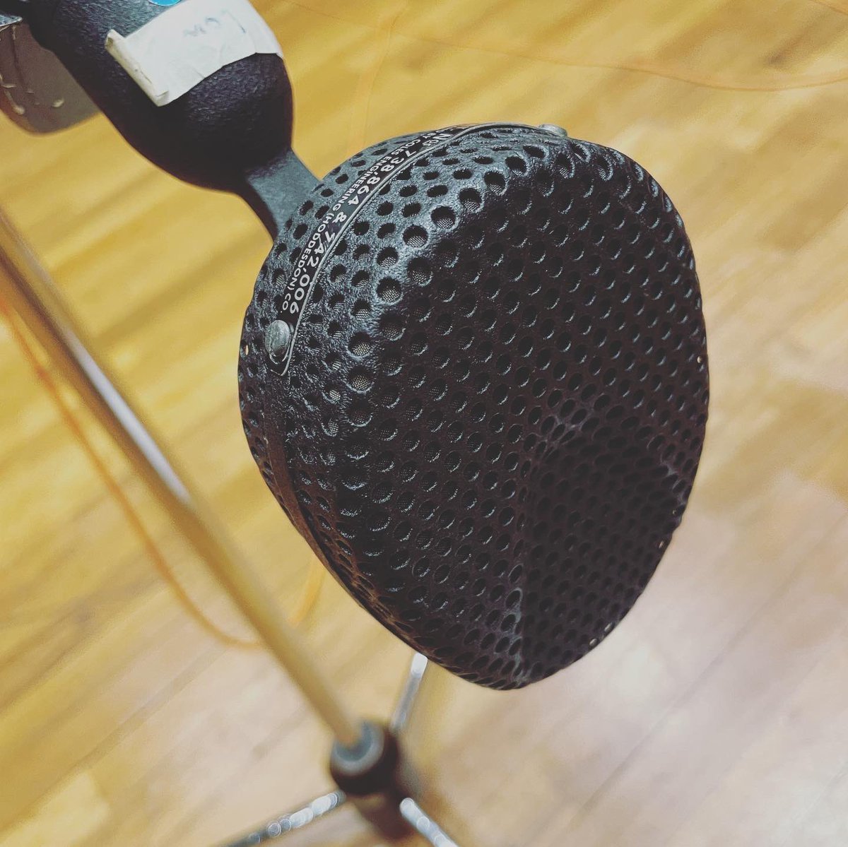 wadamitsu's tweet image. レコーディングでした。
このマイク #coles4038 やっぱり良いな〜。

#recording #todaysoffice #hornsection #ysl891z #monettemouthpiece #ts6pranaslap #victorhamx100