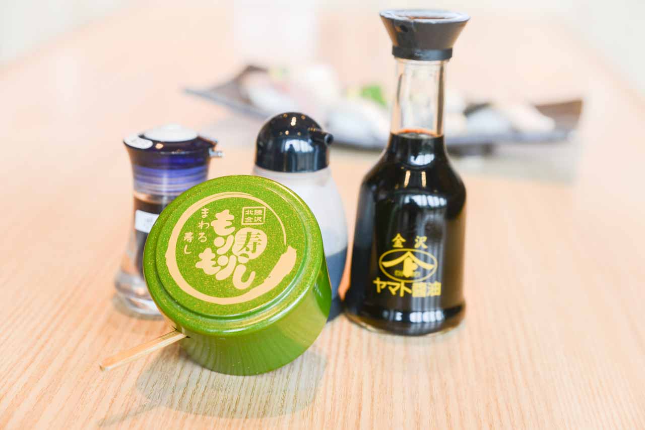 もりもり寿し もりもり寿しのお醤油は 地元 金沢 ヤマト醤油味噌 のもの 石川県が醤油 の産地であることをご存知の方はそれほど多くないかもしれませんが 金沢市の北西にある 海沿いの町 大野町は 千葉県野田 同銚子 兵庫県龍野 香川県小豆島と