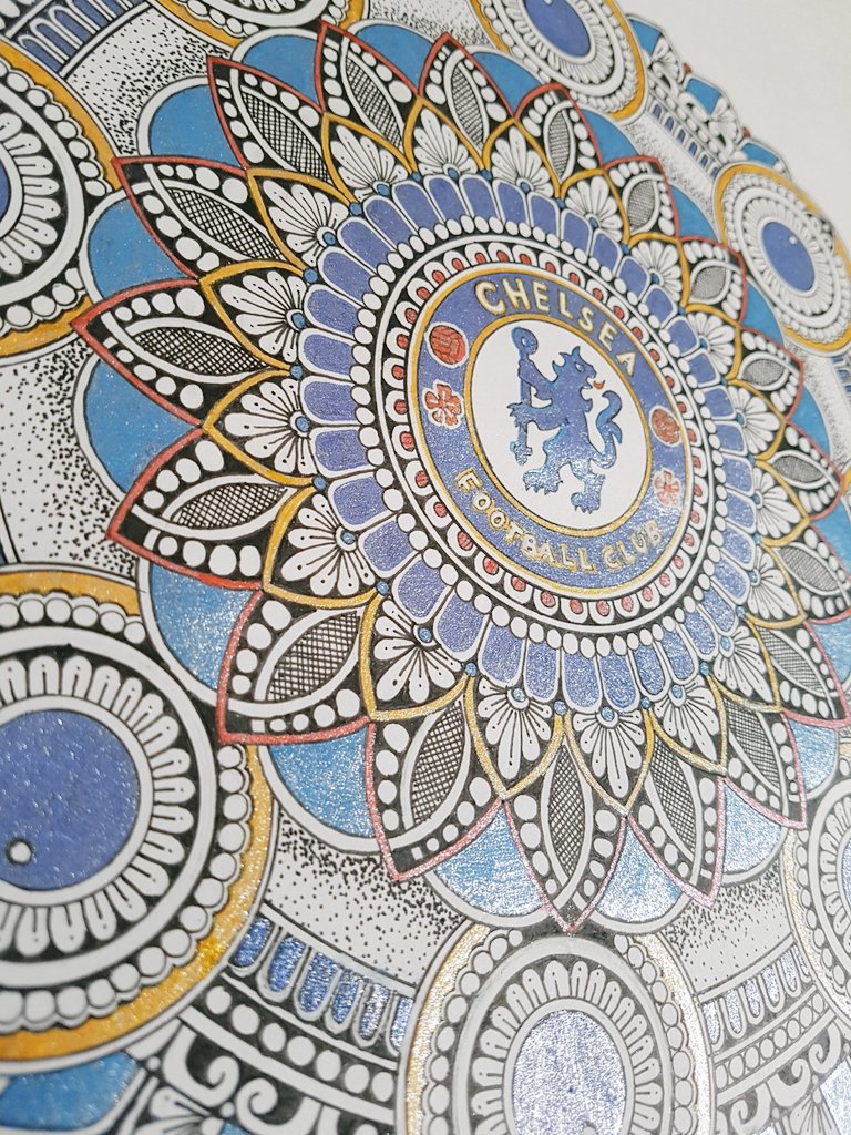 Chelseasmita's tweet photo. Completed this exactly on time before our 1st game (last year, few weeks before this exact time, I posted my 1st ever @ChelseaFC mandala and i got appreciation more than I thought  I would. Luckily we won trophies too, lady mandala luck may be 😉) #chelseafc #chelseanepal https://t.co/QMQmD73uge