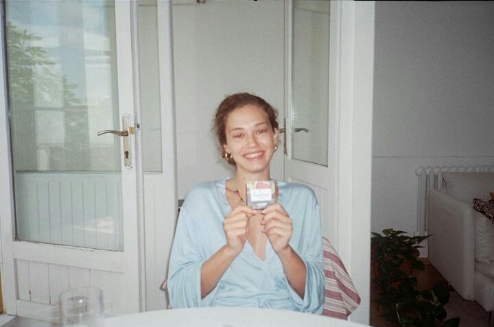 #BüşraDeveli IG "neller yaşadın ya" notuyla paylaştı. 😊