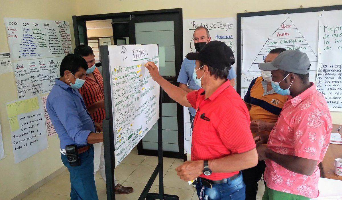 CatalinaRMar's tweet photo. @acodea_ Concluimos Asesoría en Planificación Estratégica con @AprocasurCacao y el apoyo del #agripooler Alberto Arrellano de Destilerías San Valero S. Coop. #aprenderhaciendo https://t.co/2tz4sSL4WN