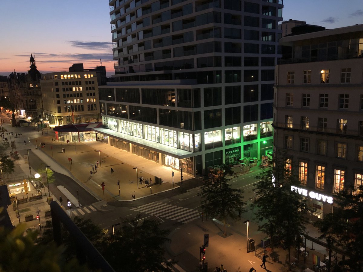IstemaNV's tweet photo. Antwerp Tower bij valavond: Media-Markt op de eerste verdieping is als eerste winkel geopend. ⁦@Matexi⁩ ⁦⁦@MediaSaturn⁩ https://t.co/Fy4qbz57Nj