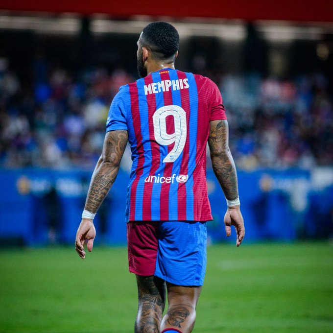 carrusel's tweet photo. 🚨 PIQUÉ se baja "SIGNIFICATIVAMENTE" el sueldo y el Barça puede inscribir a los fichajes

👉🏼 El Barça inscribe a Memphis, Eric Garcia y Rey Manaj en la LFP

‼️ "Gracias al acuerdo alcanzado con Piqué para que el segundo capitán barcelonista se rebaje el sueldo" https://t.co/MbdSnhvXwG