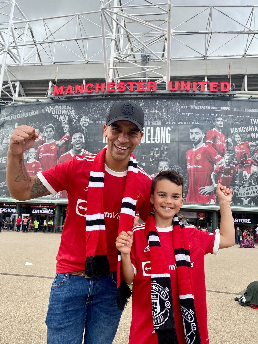 ManUtd's tweet photo. 🔴 𝗨-𝗡-𝗜-𝗧-𝗘-𝗗 🔴

#MUFC | #MUNLEE https://t.co/afwajeZGhh