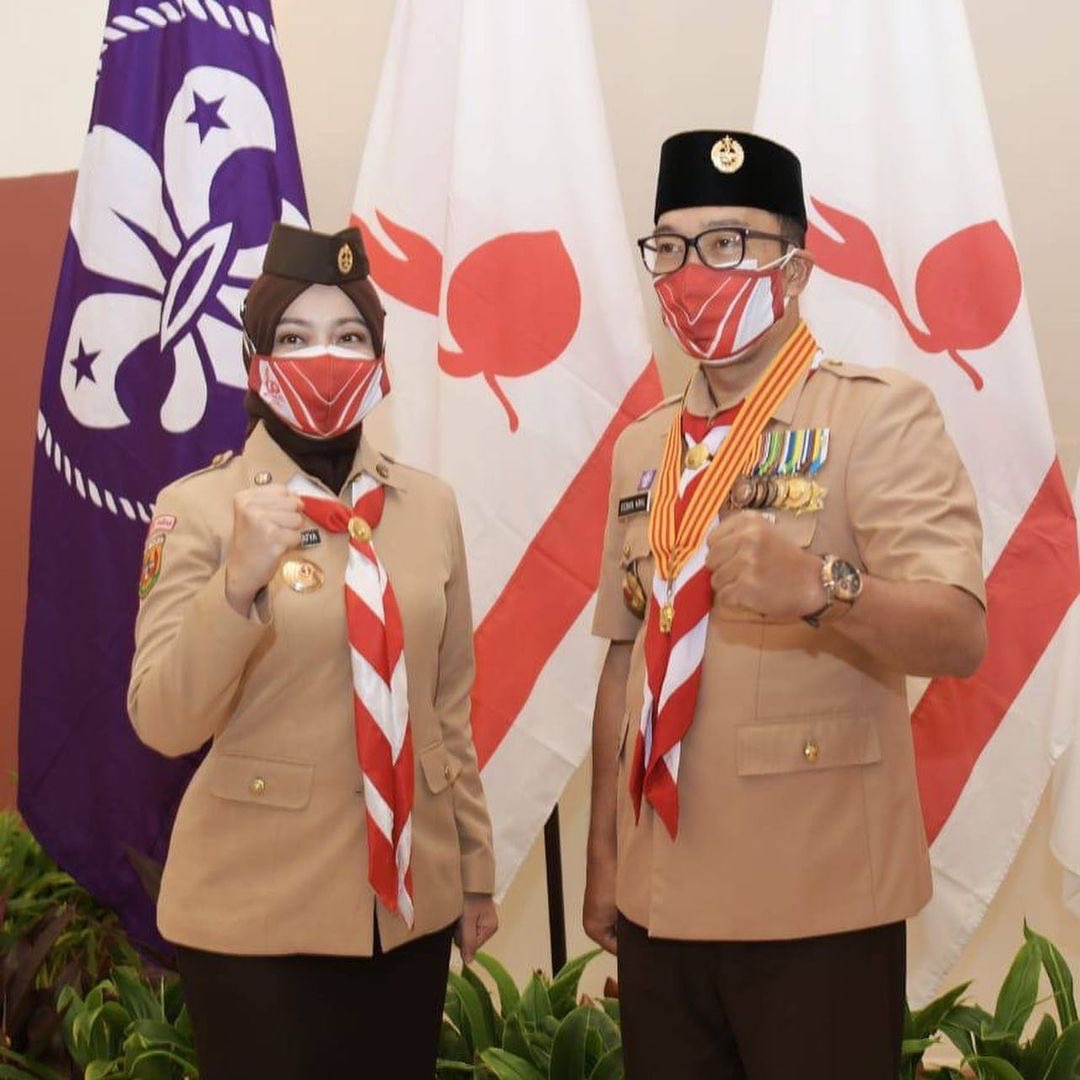 ridwankamil's tweet photo. Semoga Pramuka selalu menjadi teladan dan terdepan menjadi pandu ibu pertiwi, bangsa dan negara.

Karena “di sanalah aku berdiri, jadi pandu ibuku..”.

Tepuk pramuka! 

Prok prok prok
Prok prok prok
Prok prok prok

Prok prok prok prok https://t.co/gfooNTRh9B