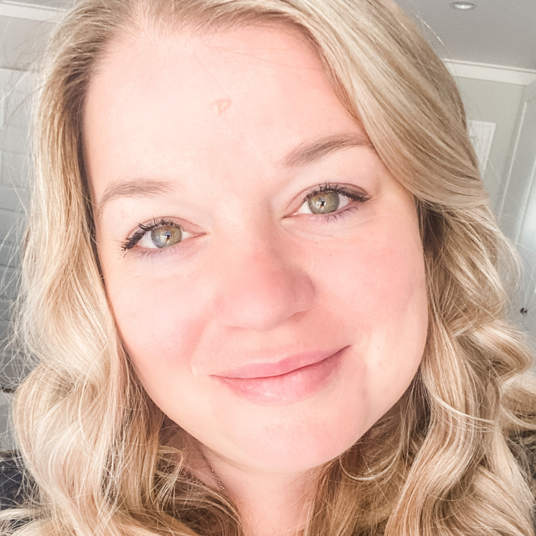 Endometriosis sucks!

In 2020 I was diagnosed with Endometriosis. I was one of the lucky ones where my diagnosis actually happened pretty quickly after starting to look for the answer to underlying issues. On average, endometriosis takes 7 years to be diagnosed, with countless te