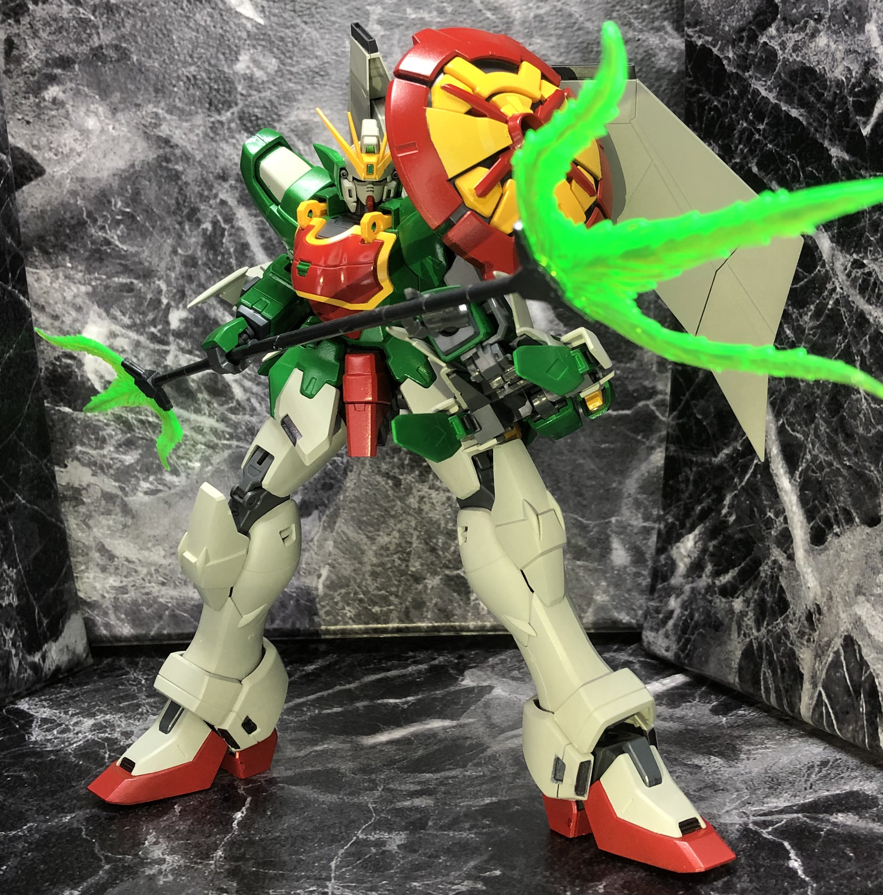 あつあ鋭 ガンプラ Mg 1 100 シェンロンガンダム Ew 塗装 小改造 アルトロンガンダム 完成しましたー 敗栄オプションセットのフーティエを見てから アルトロンが欲しくなったので Tv版カラーイメージで塗装してみました 余りパーツのシールドジョイント