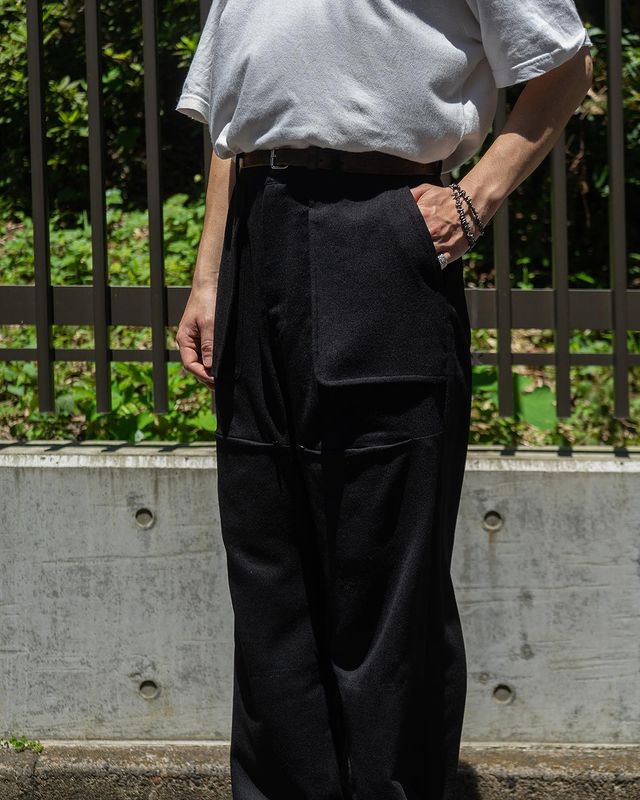MilokShop's tweet photo. 【NEW ARRIVAL】
MATSUFUJI
2021AW
Wool Front Pocket Trousers GREY/BLACK

ワイトシルエットのベイカーパンツ
ウエストポケットにマチが付いており、太腿部分にコンシールファスナー仕様の隠しポケットがあります

アイテムリンク https://t.co/qZcRL7E8ow