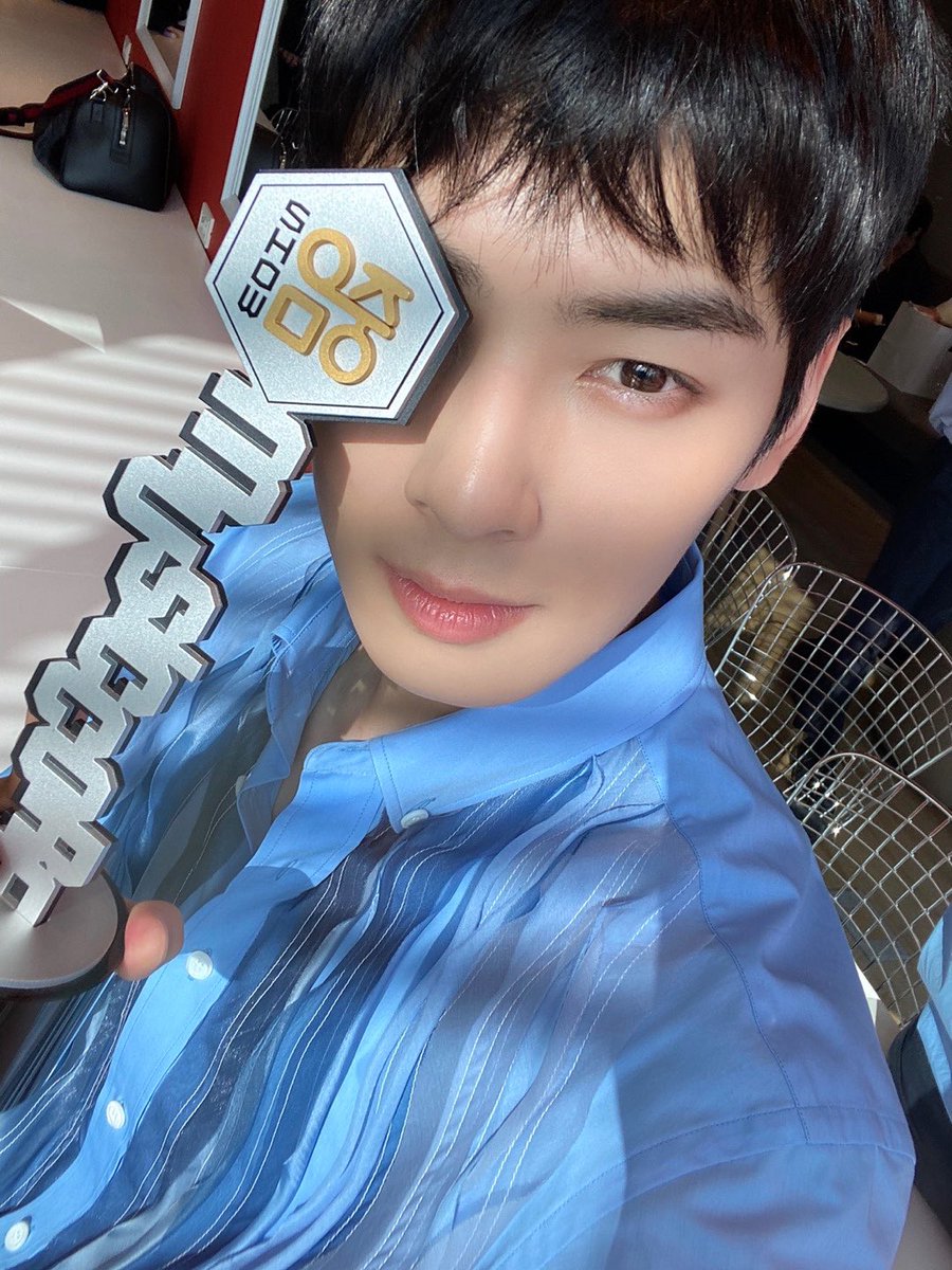 chaeunwoodaily's tweet photo. an update from @offclASTRO..

trans:
thanks to aroha, we received a very valuable award today
i felt something is off
i thought a lot about my MC days too..
anyways thank you so much aroha💜
see you later

210814
#ChaEunWoo | #차은우 | #아스트로 | #ASTRO
https://t.co/r4zKjvykgf https://t.co/tt2Jrxu6sC