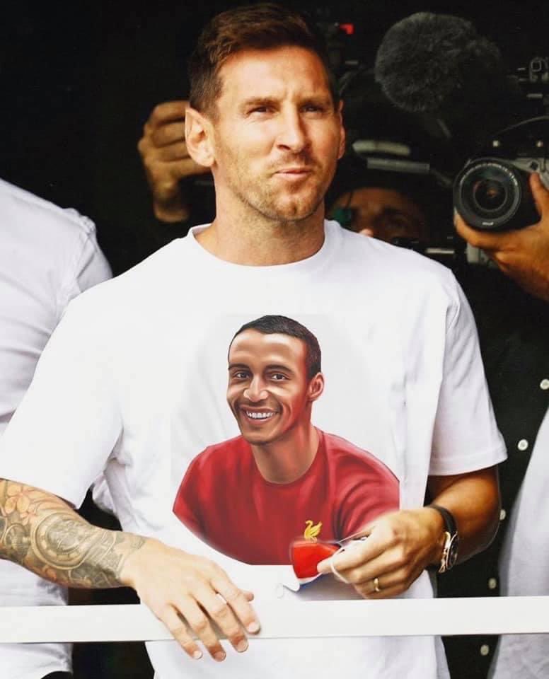 LFCblogster's tweet photo. 😉 #messiknows #LFC https://t.co/vN5kt8O43I