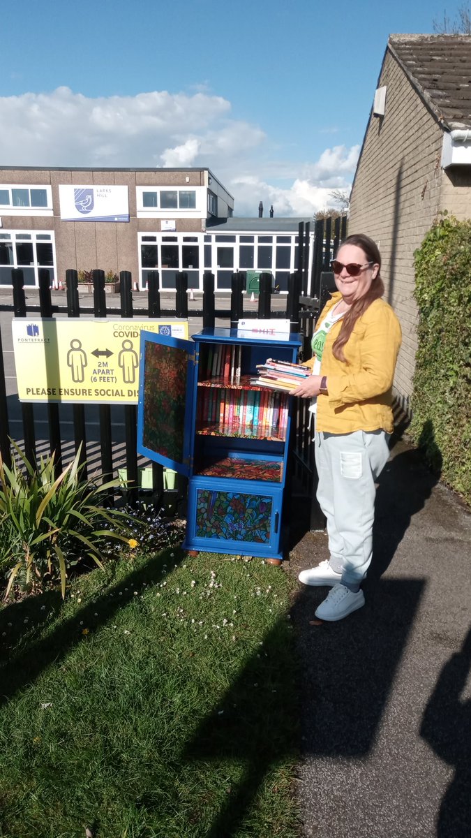 We're Chris &amp; Anna, promoting reading, books, stories &amp; learning in Pontefract. Anna runs <a href="/AvenueFree/">Banks Avenue Little Free Library</a>  Little Free Library and we're setting up a Trail of local Little Libraries. We Pop Up and run Toddler Tales.
#PontefractReads #Pontefract #PonteLittleLibraryTrail