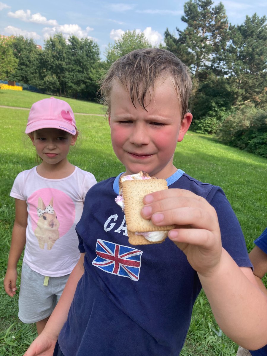 PBISchoolExtra's tweet photo. 30 degrees? Nothing can stop us to roast hotdogs and marshmallows! #SummerFun7+ https://t.co/NzKZE2FLqZ