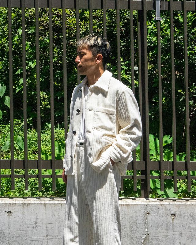 MilokShop's tweet photo. 【NEW ARRIVAL】
MATSUFUJI
2021AW COLLECTION

Wide Corduroy Jacket
OFF

ビッグコーデュロイのシャツブルゾン
生地は、コットン100%のMATSUFUJIオリジナル素材
⼀般的なコーデュロイより柔らかい為、軽くて⽑が寝ず、シワになりにくくなっています

アイテムリンク
https://t.co/rlCjyLvdlP https://t.co/fRhZWDJXoW
