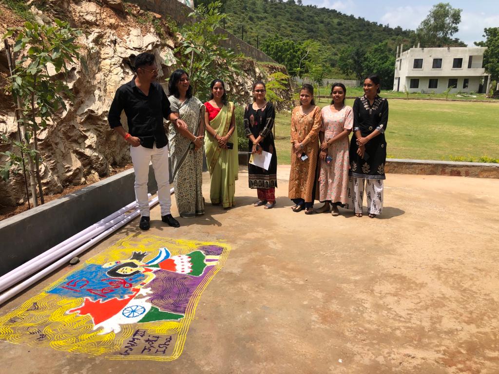 Aravalinursing's tweet image. Debate &amp;amp; Rangoli activities were organized on the final day of the three-day program &quot;Gawri Mahotsav&quot;.

#Gawriprogram #gawrimahotsav #collegeprograms #collegeactivities #nursingcollege #mehendicompetetion #nurse #Nurses #gawri #aravaligroupofursingcollege #nursingudaipur #udaipur
