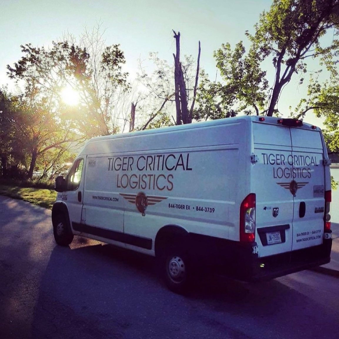 📦 Happy Saturday! As we head into the weekend, we want to remind you that our team works 24/7 to deliver your time critical packages. #expeditedshipping #airfreight #logistics #Tennessee