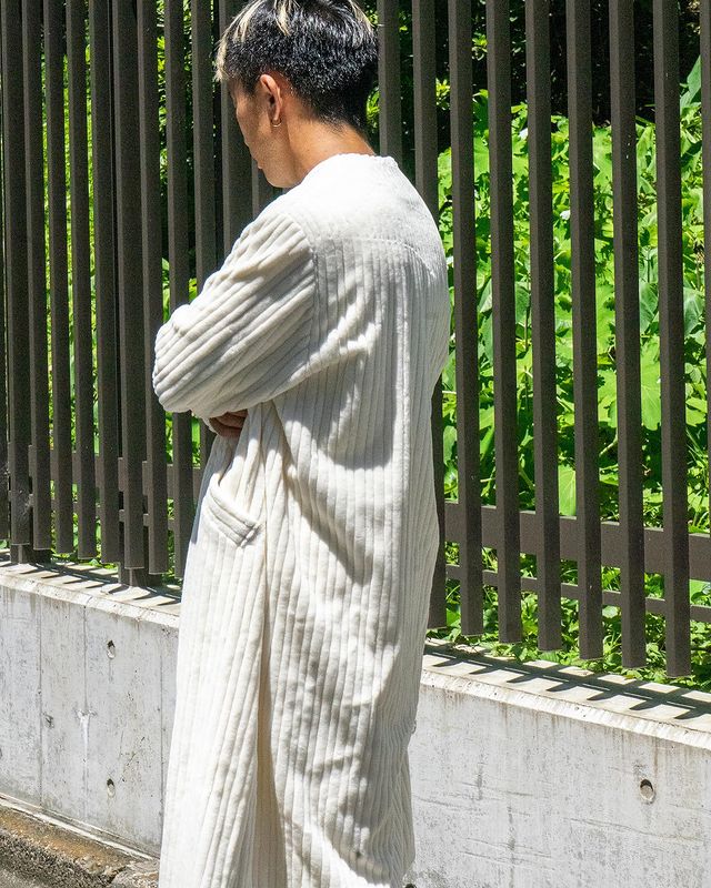 MilokShop's tweet photo. 【NEW ARRIVAL】
MATSUFUJI
2021AW COLLECTION
Wide Corduroy Coat
OFF

ビッグコーデュロイのノーカラーロングコート
総裏仕⽴てでシーム使いの隠し内ポケット付き
生地は⼀般的なコーディロイより柔らかく仕上げ、軽くて⽑が寝ずシワになりにくい⽣地です

アイテムリンク
https://t.co/Jc1hWTJDCt https://t.co/STAzuFPFzj