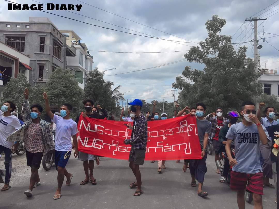 OhnLay4's tweet image. The #Mandalay #ChanMyaTharZi Strike marched in favor of @NUGMyanmar &amp;amp; against the Military Coup &amp;amp; its caretaker government. NUG NEEDS SUPPORT #Aug14Coup  #WhatsHappeningInMyanmar
