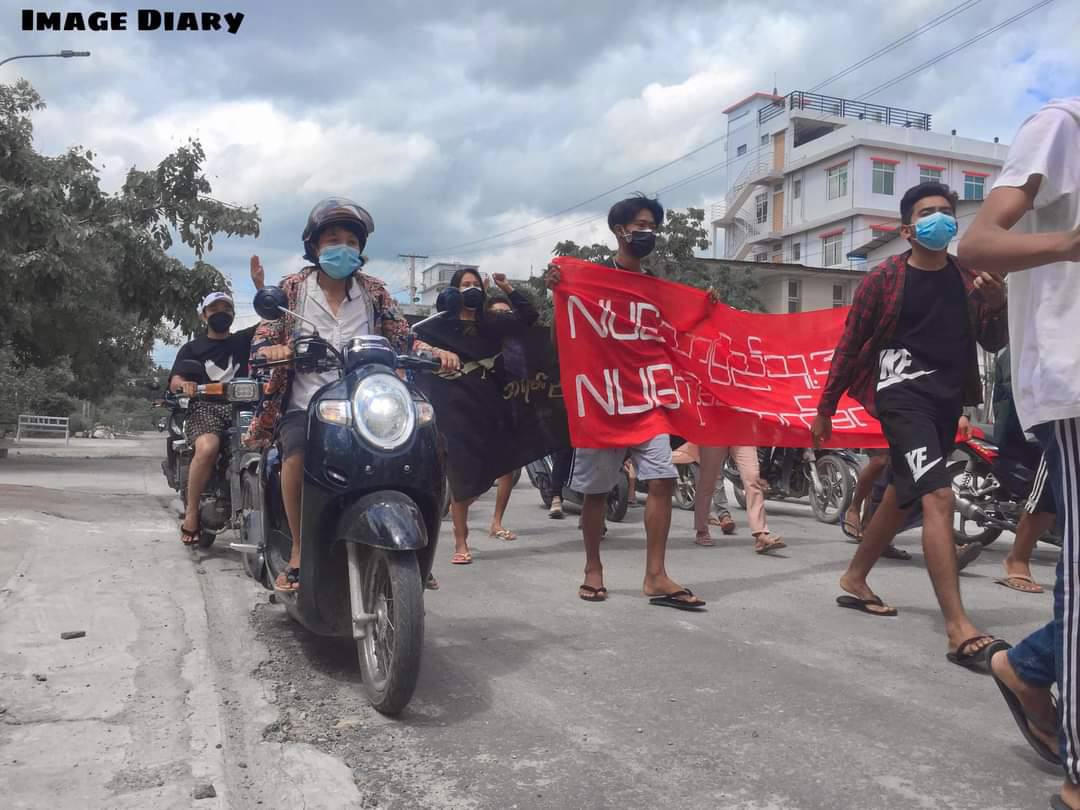 OhnLay4's tweet image. The #Mandalay #ChanMyaTharZi Strike marched in favor of @NUGMyanmar &amp;amp; against the Military Coup &amp;amp; its caretaker government. NUG NEEDS SUPPORT #Aug14Coup  #WhatsHappeningInMyanmar