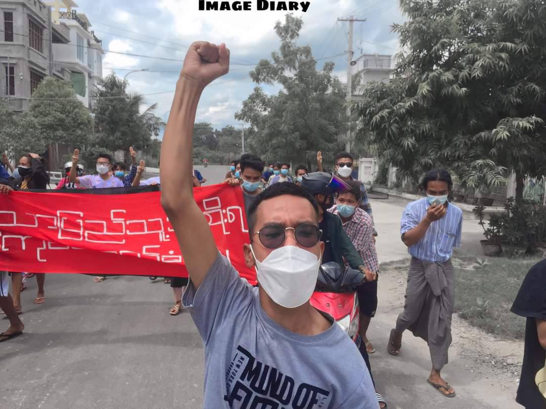 OhnLay4's tweet image. The #Mandalay #ChanMyaTharZi Strike marched in favor of @NUGMyanmar &amp;amp; against the Military Coup &amp;amp; its caretaker government. NUG NEEDS SUPPORT #Aug14Coup  #WhatsHappeningInMyanmar
