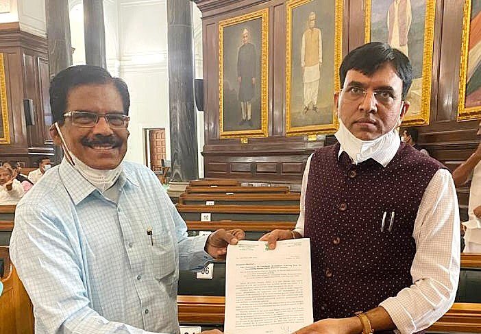 alpanaS16's tweet photo. We @curesmaindia r supremely grateful 2 Sir @TChazhikadan 4 givin our letter of representation to Hon’rable @mansukhmandviya @MoHFW_INDIA #SpinalMuscularAtrophy India patient r dyin a slow death with each passing day #Evrysdi #Zolgensma #Spinraza can save live.  #BattleAgainstSMA https://t.co/ijLs8Kj11p