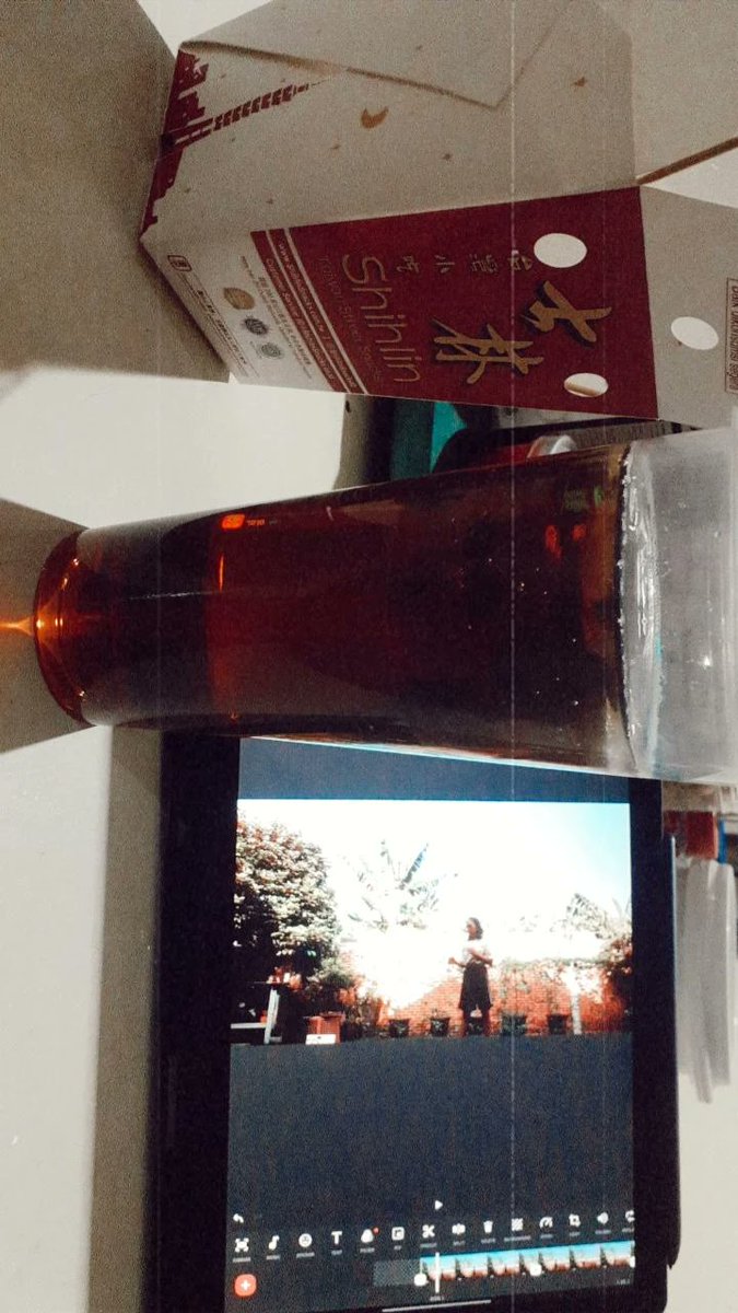 DioniChy's tweet photo. Padahal emang lagi minum teh *jaga jaga kalo pas bikin video OR darah rendah kumat 😭 

#AfterMidninght4thWin
#ASTRO #After_Midnight 
#MJ #AROHATeaTime #ASTRO2000Days 
@offclASTRO https://t.co/hXWTKUw7OD