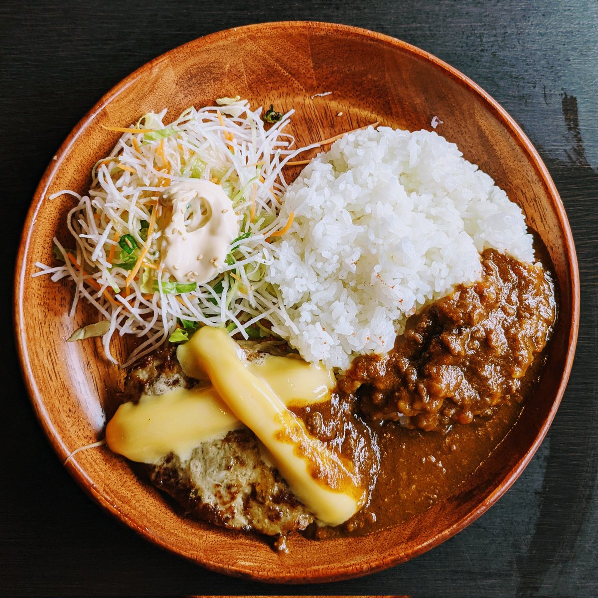 びくドンに行くと毎度頼むのがコレ！

#びっくりドンキー #びくドン #カリーバーグディッシュ #チーズカリーバーグディッシュ #カレー #チーズ #シンガーソングライター