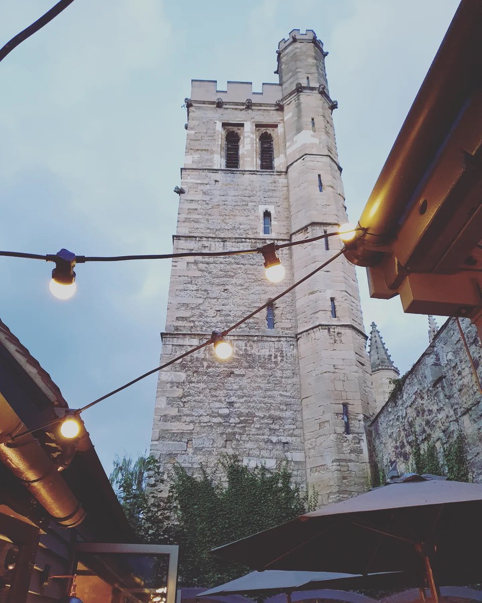 If these walls could speak...#turftavern #oxford #history #tavern #england🇬🇧 #turftavernpub #lunchinoxford #visitoxford #publunchoxford #pubgardenoxford #aneducationinintoxication #oxforduniversity #weekendinoxford #citycentreoxford #summer2021 #dogfriendlypub #heritagepub 🍴🍺🥂