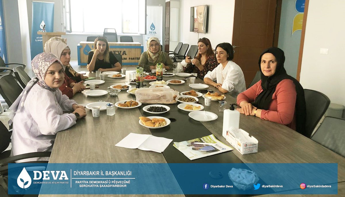 Kadın Çalışmaları Başkanlığının organize ettiği buluşmada İl Binamızda bir araya  gelerek, Diyarbakır'da yaşıyan kadınlarımızın sorunları üzerine değerlendirmelerde bulunduk. 

"Siyaset sadece erkeklere bırakılmayacak kadar ciddi bir iştir"

<a href="/alibabacan/">Ali Babacan</a> 
<a href="/devakadinda/">DEVA Kadında</a>