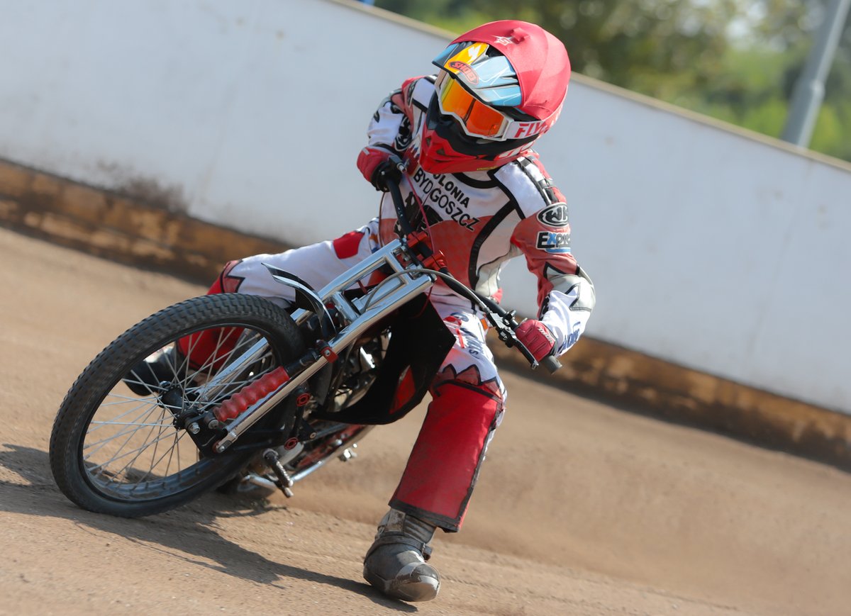 EkstraligaPL's tweet photo. 4. runda #DMP 80-125 cc #Częstochowa #minispeedway 
📸 Patryk Kowalski #PGEEkstraliga https://t.co/b4wRphcKEa