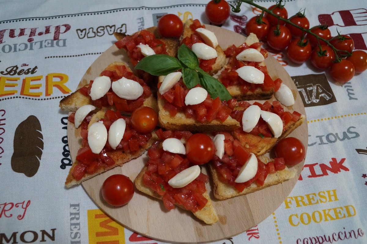 Bruschetta pomodoro with baby mozzarella - a light summer snack done in 15 minutes! Take a peek how to make it:
youtube.com/watch?v=QtdpEV…